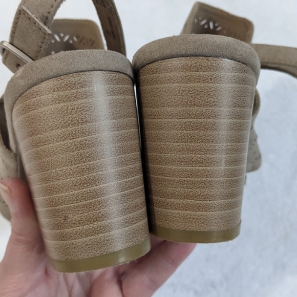 Seychelles Bora Tan Perforated Laser Cut Ankle Strap Chunky Block Heel Sandals - Picture 4 of 14